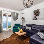 Cozy Apartment In Lovran With Wifi לובראן