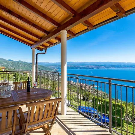 Cozy Apartment In Lovran With Wifi דירה *