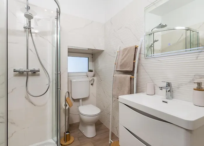 1 Bedroom Awesome In *