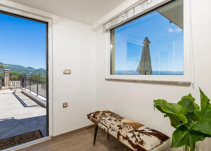 1 Bedroom Awesome In Διαμέρισμα *