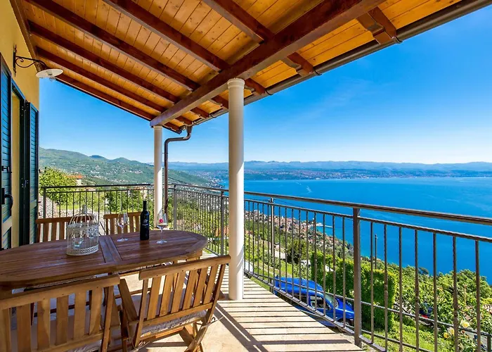 1 Bedroom Awesome In Διαμέρισμα *