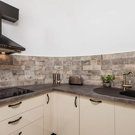 1 Bedroom Awesome In *