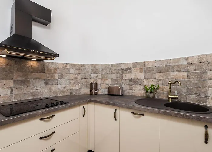 1 Bedroom Awesome In *